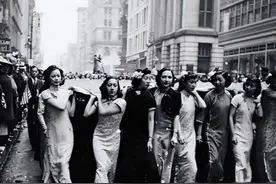 天乳运动有多疯狂？数万女性赤裸游街，禁止束胸、违者罚款50大洋图片