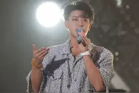 黄子韬被知名Dj小马丁拒绝同台后鞠躬道歉图片