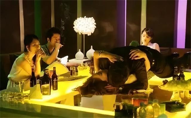陪睡30多位高层，父亲忌日当天还要陪客，韩国财阀下的女星有多惨