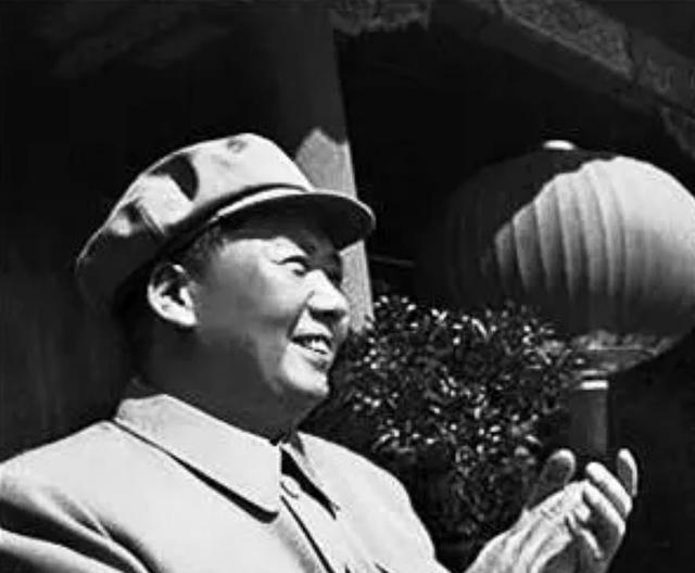 51年毛泽民儿媳看望毛主席，对主席称呼失礼，婆婆嗔怪：你这憨子