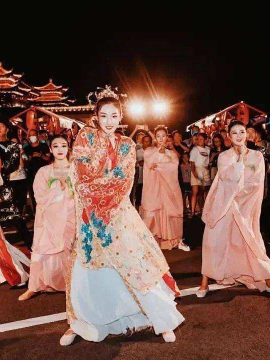 免费！这片3000㎡粉色花海开了，少女心都要溢出来了！