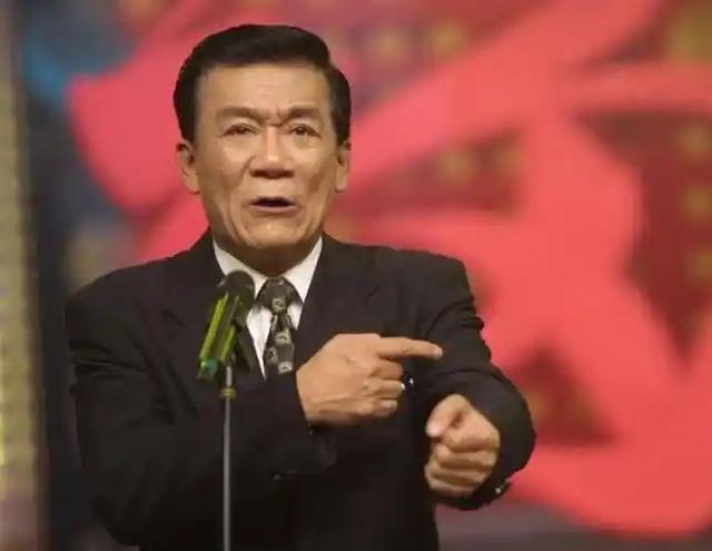 79岁侯耀华晚年凄凉！独居北京无保姆照料，家里脏乱差环境寒酸