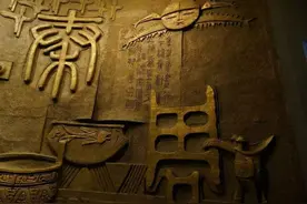 两男一女和两女一男组成的汉字读什么？不是错别字，本身含义简单图片