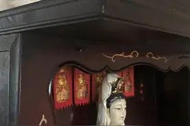 为什么猫上供台，神明不怪！佛道通吃？后悔现在才养猫！图片