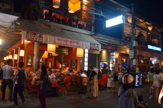 法国小伙来中国旅游，回国后发文称：中国晚上太危险，千万别出门