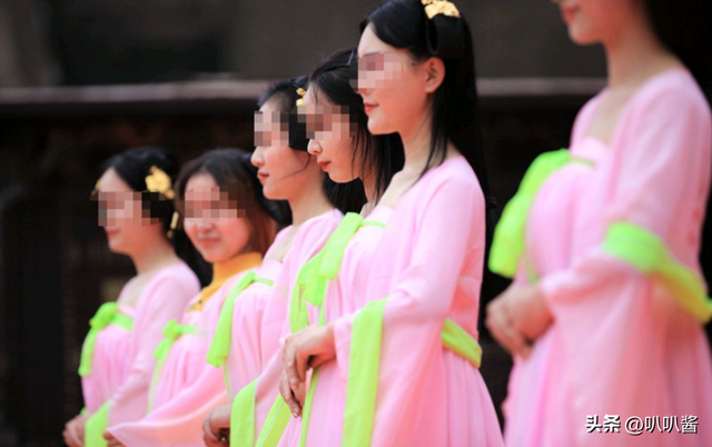 包养10位情妇，睡觉翻牌生下11个私生子，76岁还在拼命生娃！