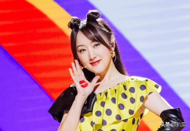 善恶终有报，54岁不婚不育的杨钰莹，原来早已经上了另一条道路