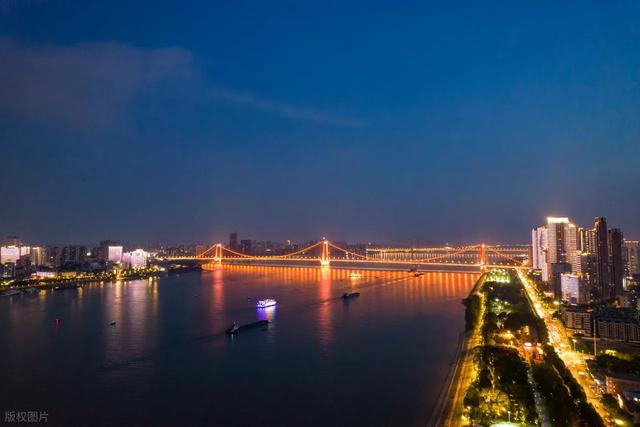 新春盼头 武汉年味已拉满 2026金马新春十大游玩攻略 逛吃赏玩全搞定