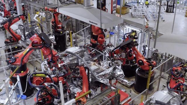 特斯拉不造车了？马斯克的AI野心，可不只是个“机器人噱头”