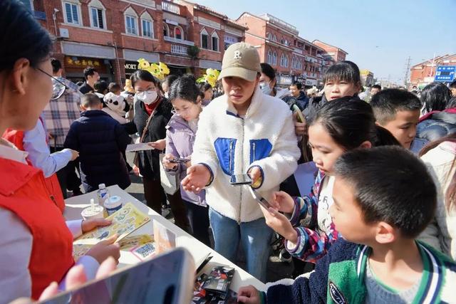 泉州古城马年生肖IP“地·玩玩”亮相西街！快来打卡“旺来”！