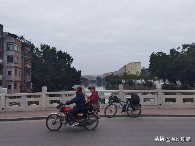 海陵岛上山水写实画一路相伴，双龙连续三年千里骑行22