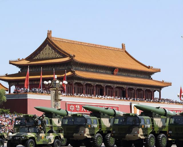 九三阅兵安排公布，特朗普没等到中方邀请，先收到中国的反制警告
