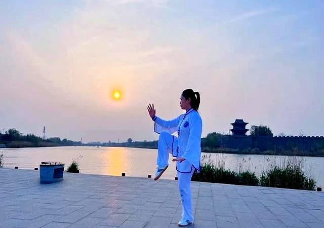 太极猫行步总踩重？3步核心+3细节，走得轻又稳