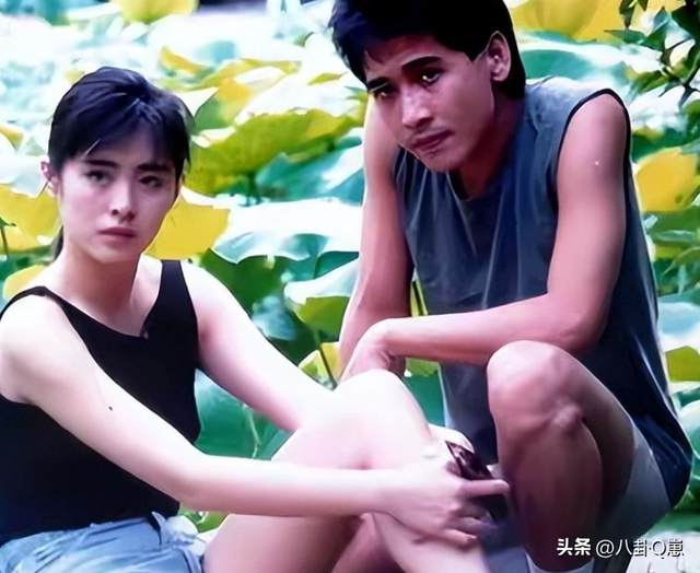 65岁齐秦现状，定居美国，娶小24岁女粉丝为妻，和11岁儿子像爷孙