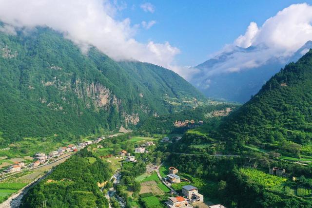 夏季均温20℃，自然环境极佳的7个地方，小住三五天，清爽避暑