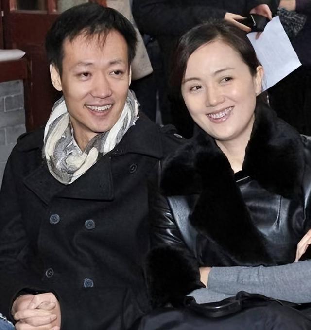 离春节不到2个月	，52岁辛柏青高调官宣喜讯，朱媛媛总算能安心了