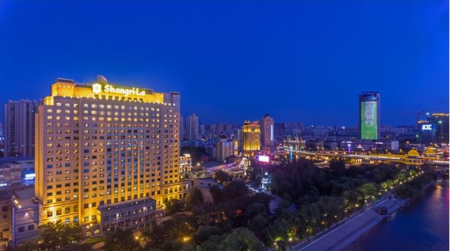 哈尔滨酒店业爆发：从“冬季限定”到“全年热卖”，靠的不是运气