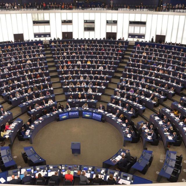 刚说访华，转头宣布禁用华为5G，网友：难怪默克尔当年不用默茨