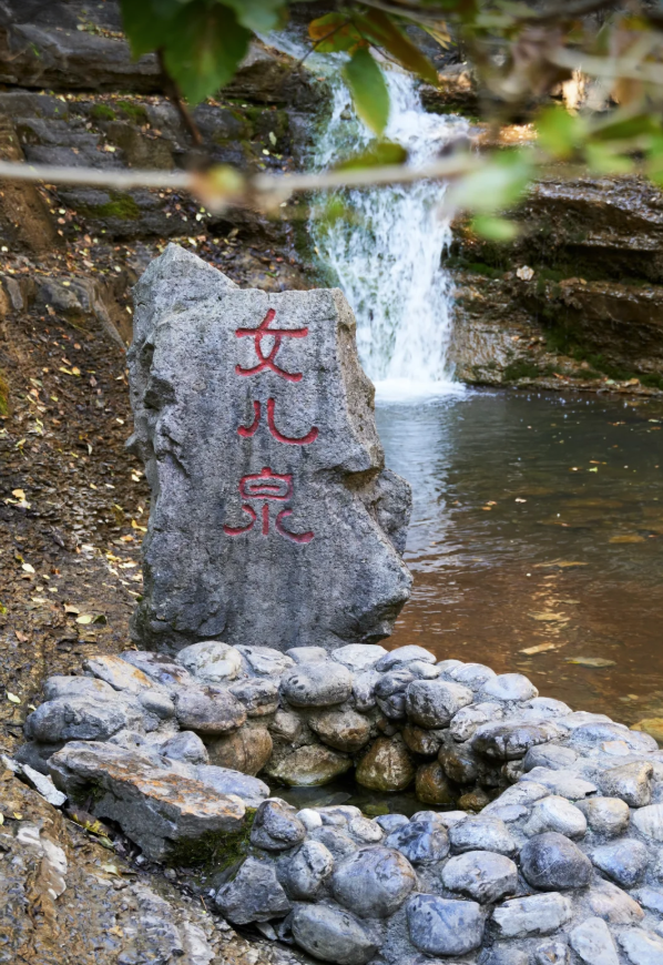 山东又一景区火了，被誉为“北方九寨沟	”，12公里的幽谷太美了