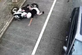 上海街头一男子酒后驾驶摩托车闯祸，还给民警递烟？刑拘！图片