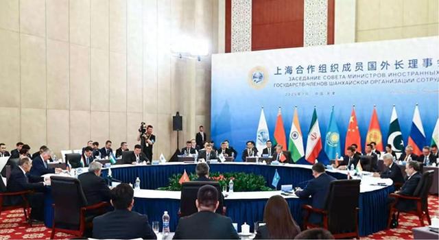 中方公布名单，20多国领导人将赴华，美国出招搅局，不许做2件事