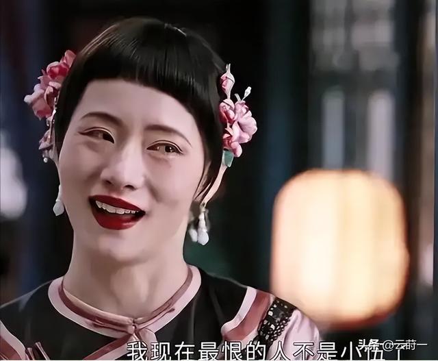 央视《灼灼韶华》被观众强烈要求下架，理由很一致:挂羊头卖狗肉