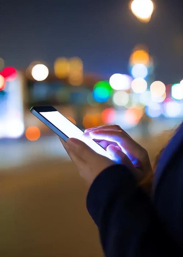 2026手机圈大战，iPhone18携折叠屏，安卓对手慌不慌