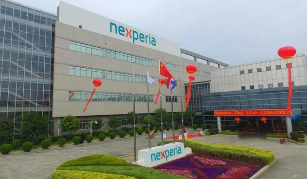 比荷兰还坏！英国要抢中国芯片工厂，手段比荷兰还卑劣