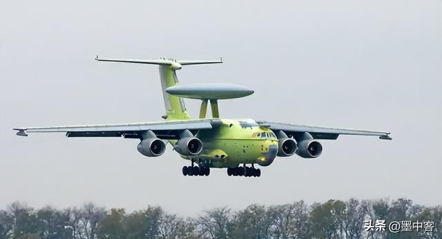 大爆冷！乌军无人机越境，俄预警机被炸毁，两款绝密飞机成废铁