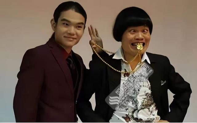 “牡丹花下死，做鬼也风流”！如今，谁也救不了风流成性的八两金