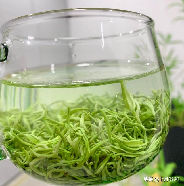 采一篮茶叶，炒一锅清茶，品一品茶香