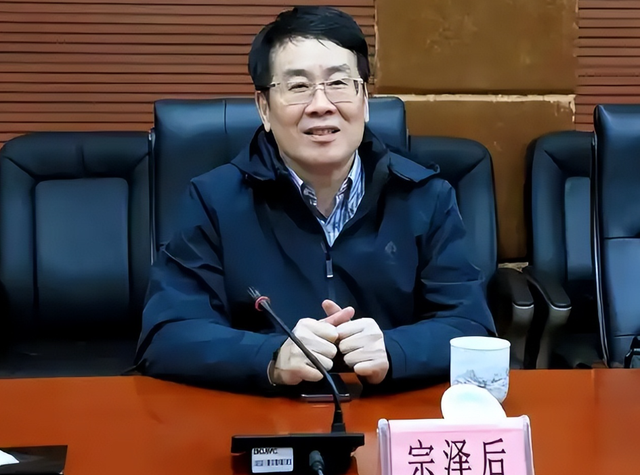 偷鸡不成蚀把米！以为能“毁掉”宗馥莉，没想到自己被扒得底朝天