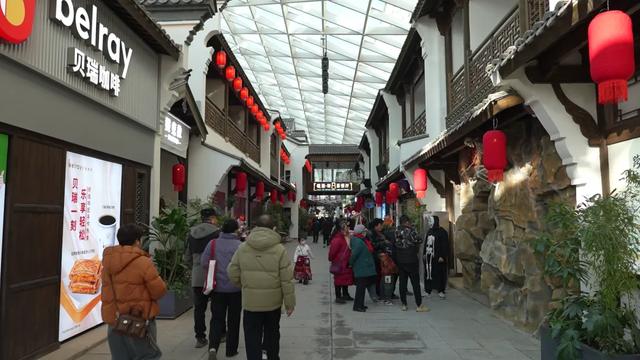 塞上江南添新韵 银川江南水街“36小时不打烊”开街狂欢点燃消费热情