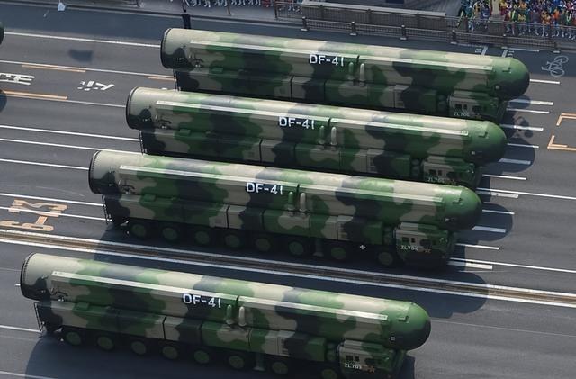 93阅兵中方没藏着，东风61震动美方，特朗普亲表祝贺，终于怕了？