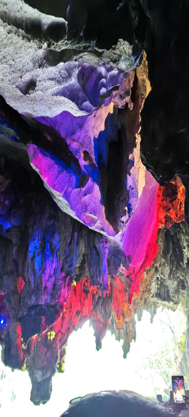 贵州：漫游安顺神奇龙宫！