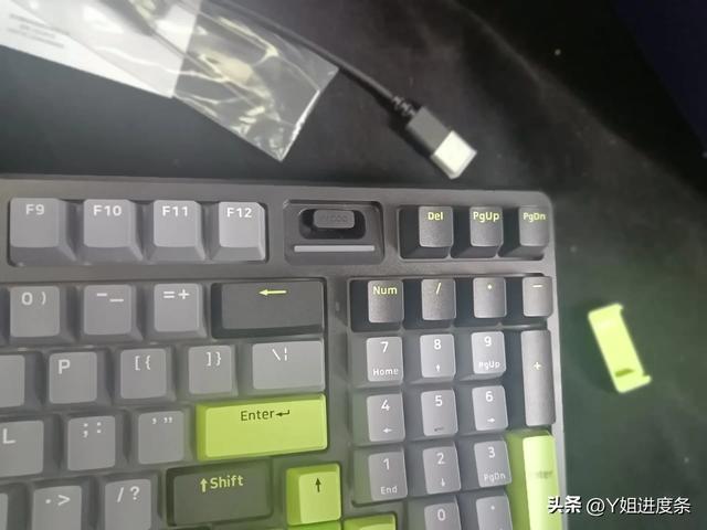 299的机械键盘选哪款？自用性价比机械键盘目前还是选的雷柏