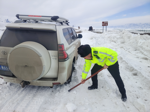 暴雪停课刷屏全网，乌鲁木齐凭什么从"中转站"逆袭？一细节戳人心