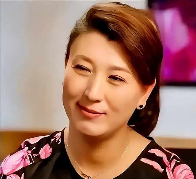 53岁晚节不保？踩着赵本山上位的闫学晶，终是为荒唐行径买了单