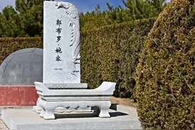 “墓碑四不立，立后人丁散”，具体是哪四不立？立墓碑有啥讲究图片