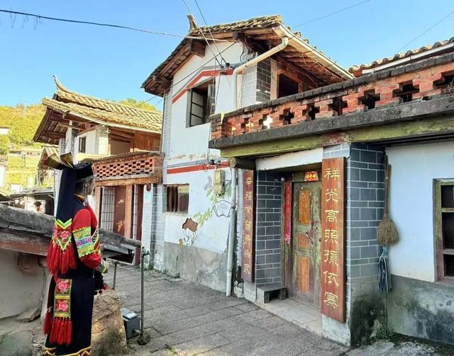 新春“趣”游玉溪丨峨山摆依寨：以山为枕，以绣为伴