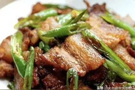 五花肉炒青椒的家常做法，肥而不腻，香辣可口，大人孩子都爱吃图片