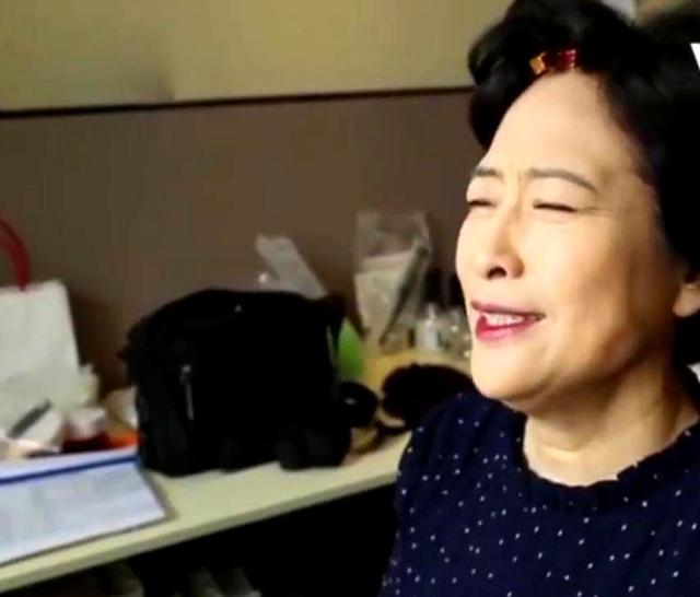 没想到他就是许娣老公，结婚40年甘当家庭煮夫，地位比许娣还高