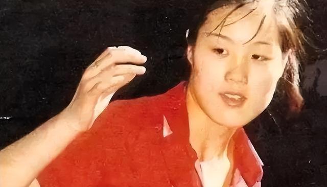 女乒谁的天赋最好？不是王楠、邓亚萍，而是烟酒不离身拿59金的她