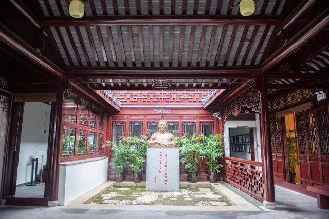 叮！你有一份上海秋日漫步地图待解锁→