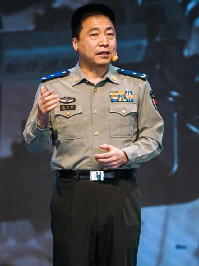 我国首位航天员杨利伟，被授予少将军衔，退休后能享受什么待遇？