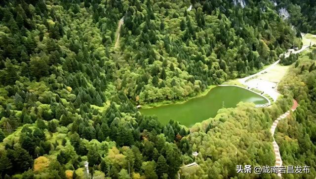 娥嫚泽荡措：一湖藏尽千年恋 山水为镜照逍遥