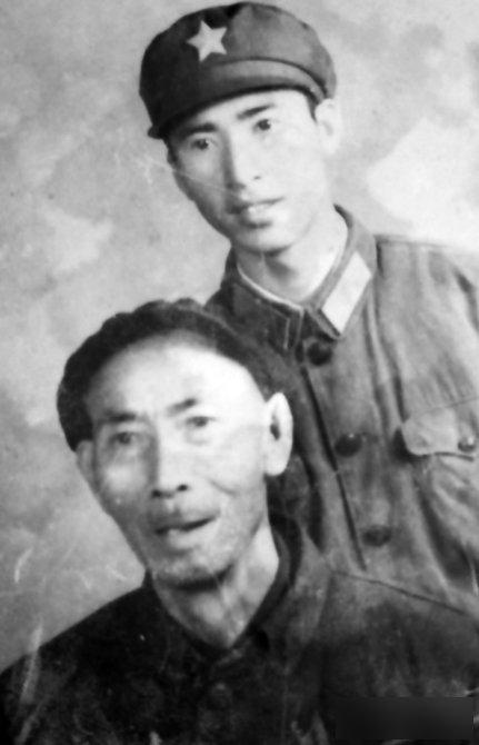 老人在北京军博偷摸文物被制止，他却语出惊人:我背它走完的长征