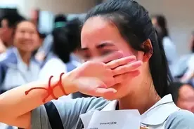 女孩考公成绩第一，政审却被淘汰图片