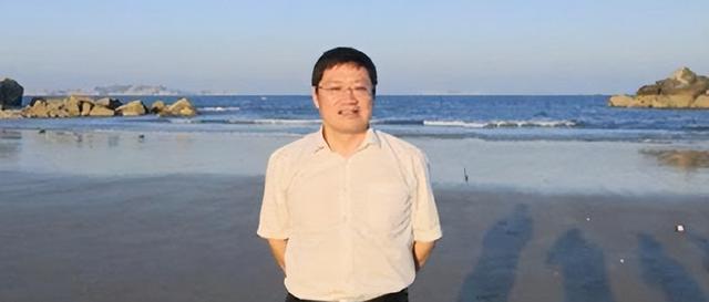 又一首富坠落！曾买直升机回老家撒钱，现在却过着被监视的生活