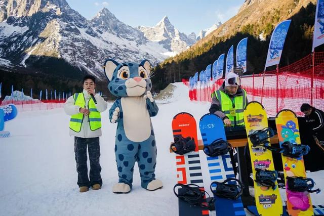 向快乐出发！毕棚沟月亮湾冰雪娱乐场盛大开启！